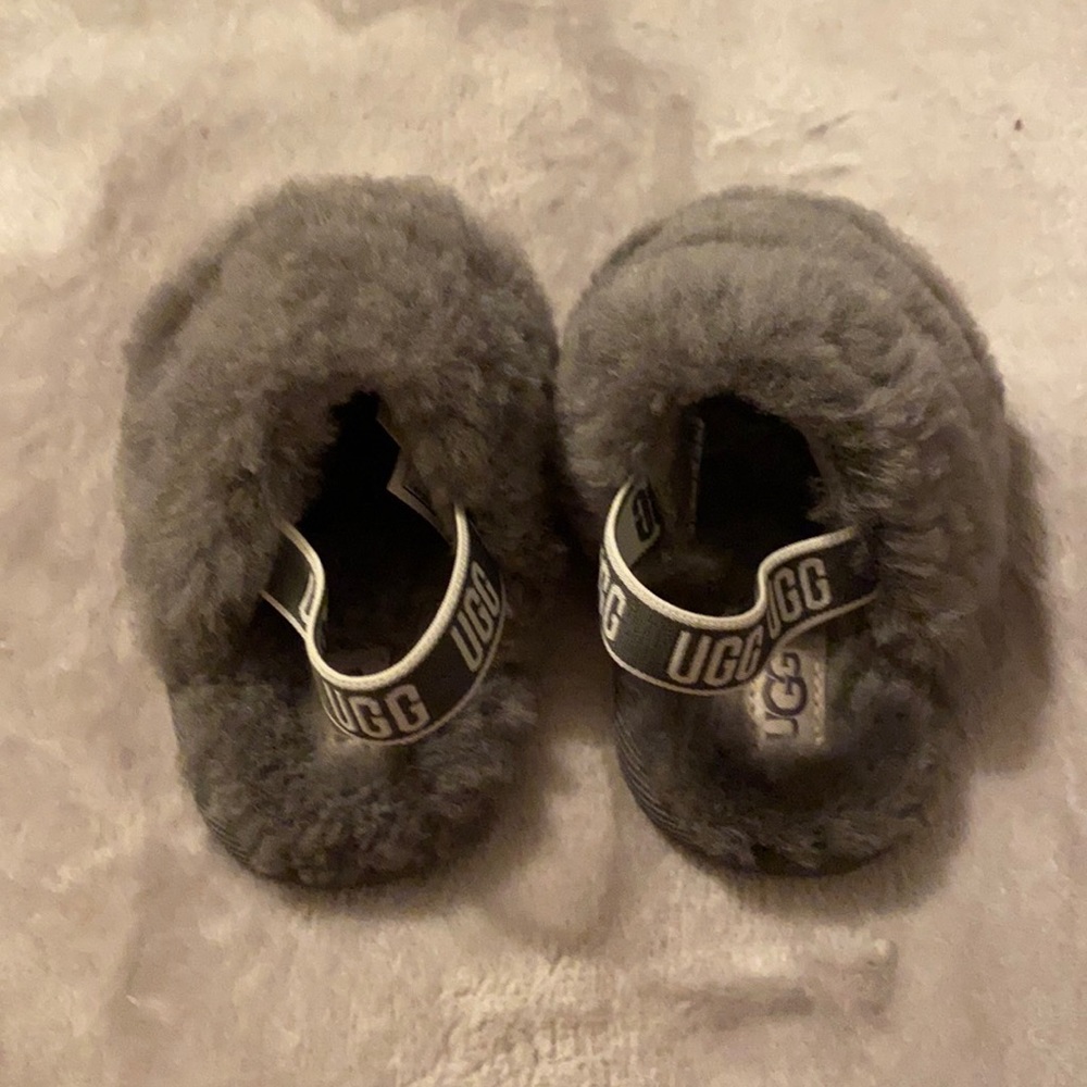 Toddler UGG slides sz 4/5